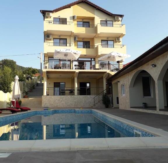 Pensiunea Alex & Restaurant