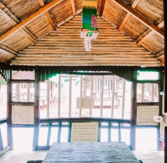 리조트 Lazerena Lodge