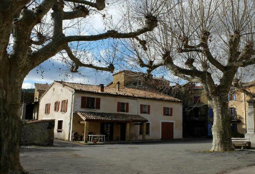 הוסטל Auberge Du Prieure