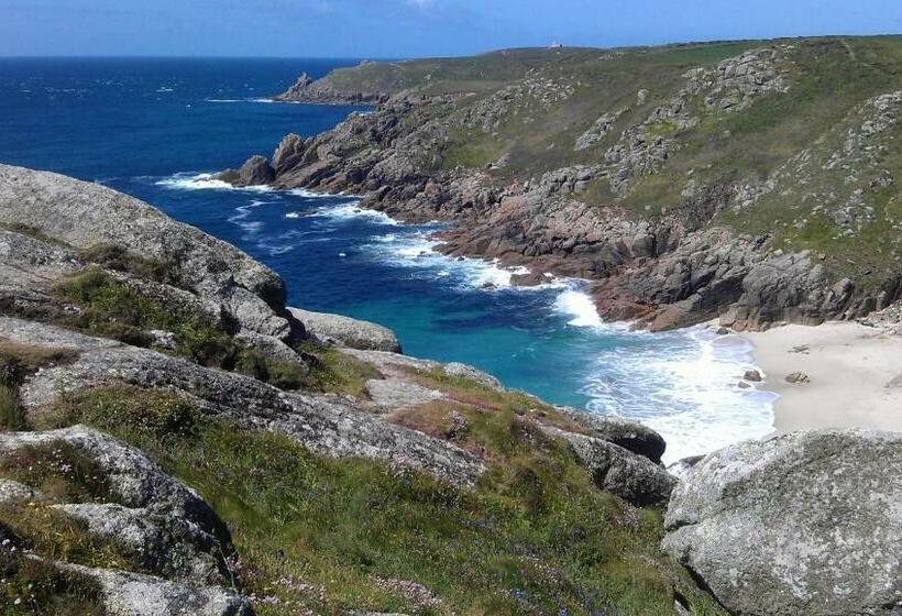 Bed and Breakfast Coombe Farmhouse