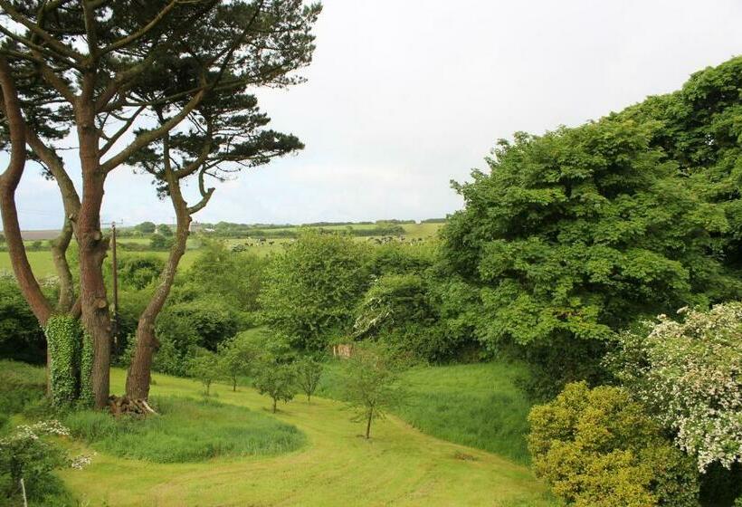 Bed and Breakfast Coombe Farmhouse