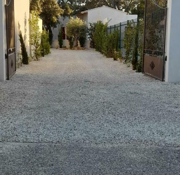 تختخواب و صبحانه La Mathilde