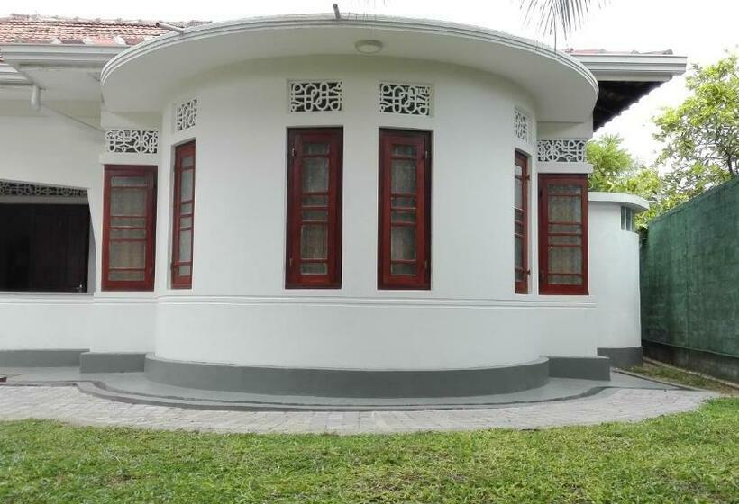 بنسيون Crescent N Cocoon