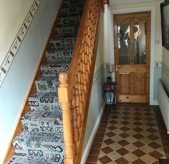 פנסיון Derreen Tighue House