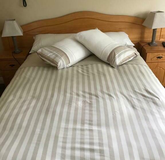 פנסיון Derreen Tighue House