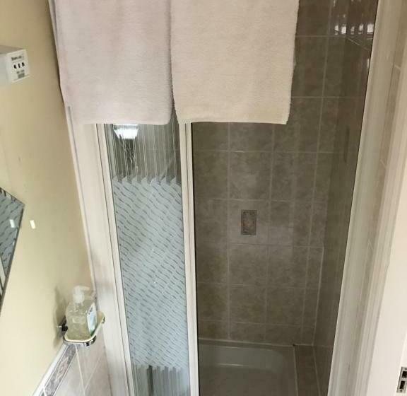 פנסיון Derreen Tighue House