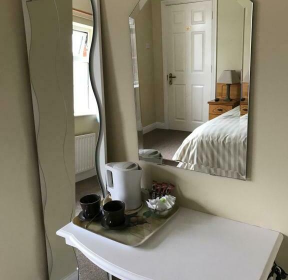 פנסיון Derreen Tighue House