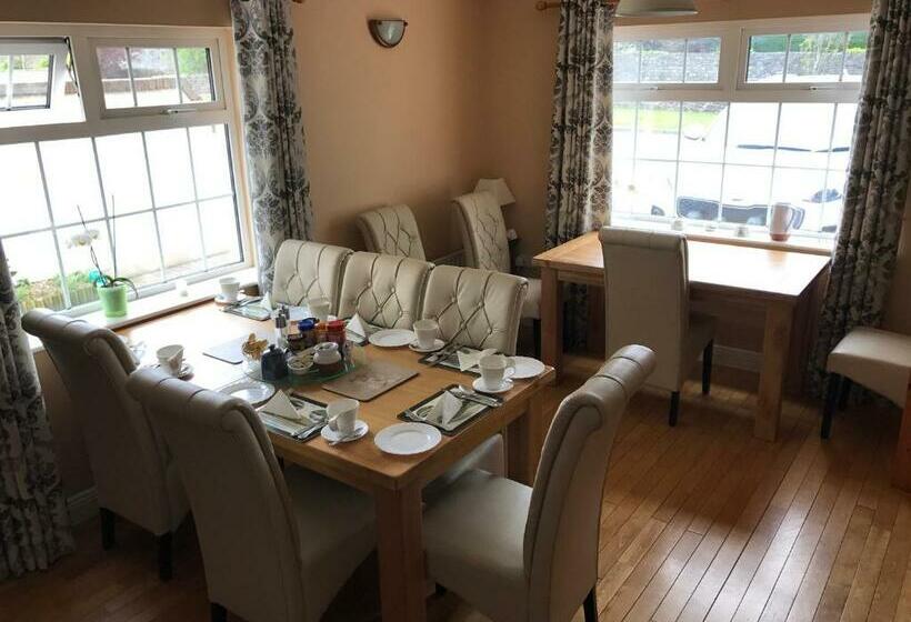 פנסיון Derreen Tighue House