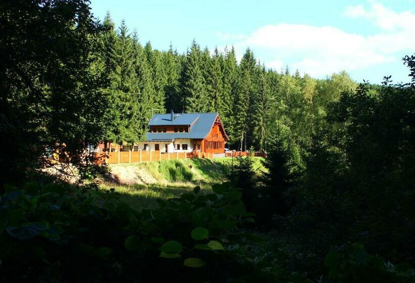 پانسیون Jezírko Lesní Restaurant & Penzion