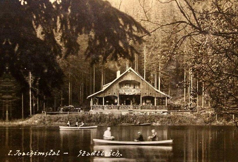 پانسیون Jezírko Lesní Restaurant & Penzion
