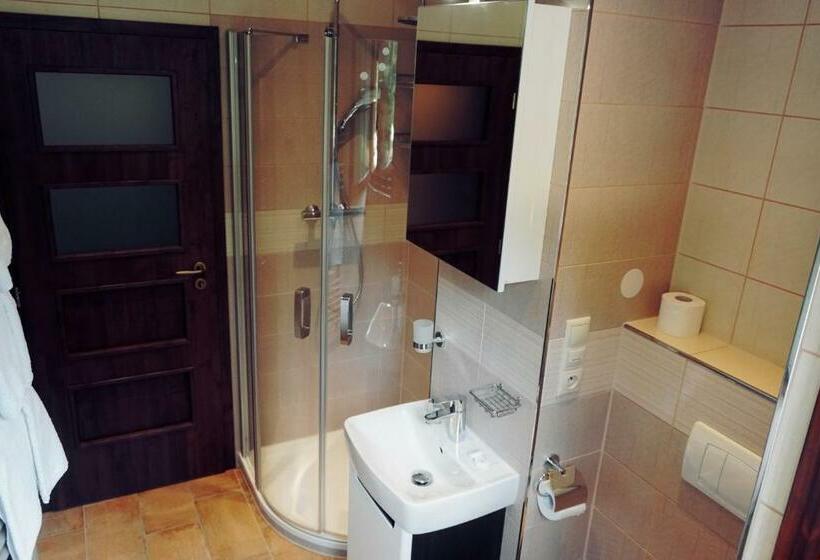 پانسیون Jezírko Lesní Restaurant & Penzion