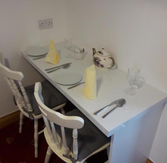 Bed and Breakfast Cedar Lodge Accommodation H91 Cf9d