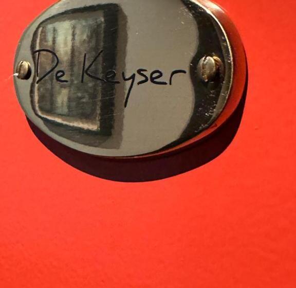 تختخواب و صبحانه Décor Canal House