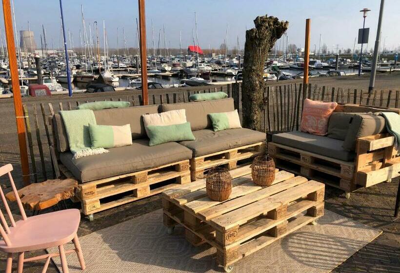 Bed And Breakfast De Biesbosch   In  T Riet