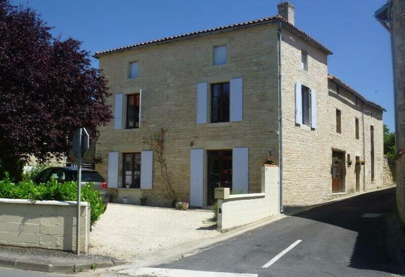 Bed and Breakfast Le Grenier 1 Rue Verte Tusson 16140 France