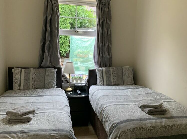 פונדק Acer Lodge Guest House