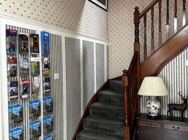 פונדק Acer Lodge Guest House