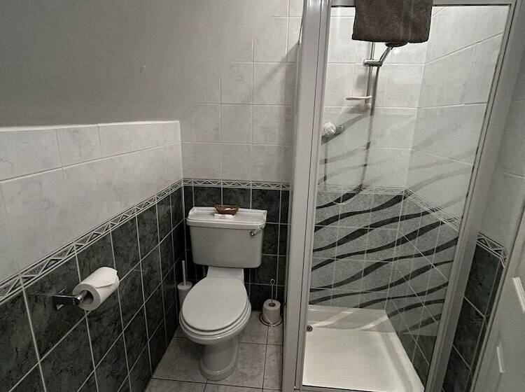 פונדק Acer Lodge Guest House