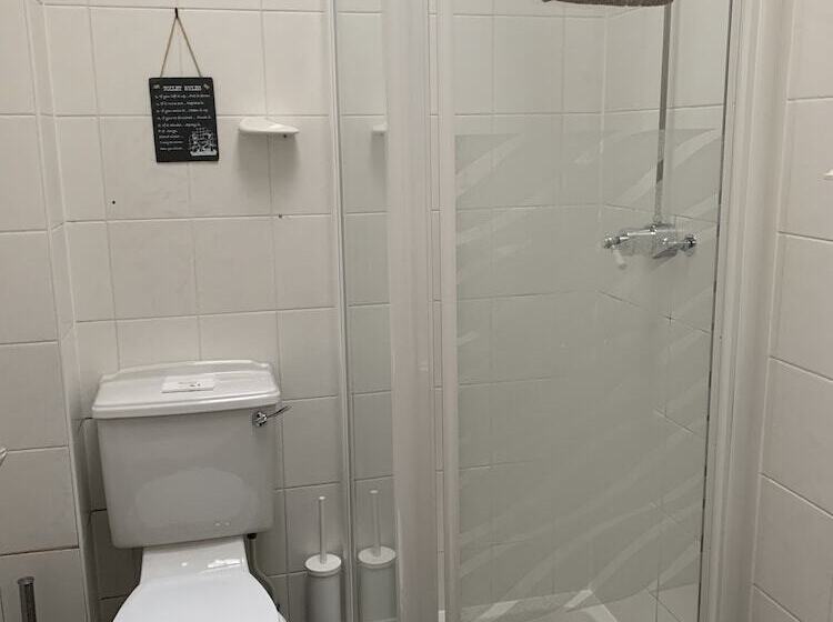 פונדק Acer Lodge Guest House