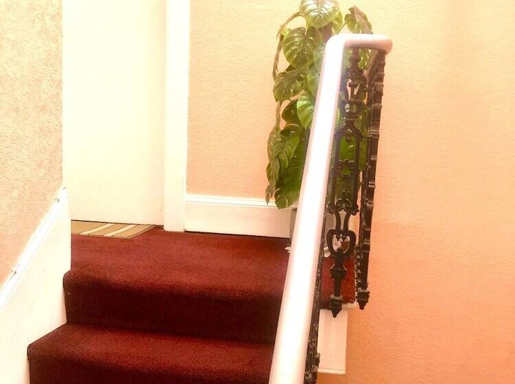 Хостел Dalry Guesthouse