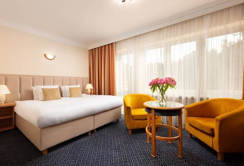 客栈  Perła Leśna Nadarzyn