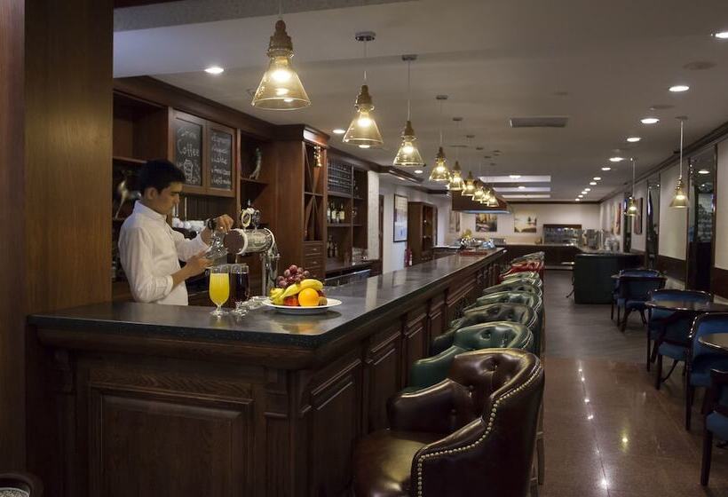 هتل Atyrau Dastan