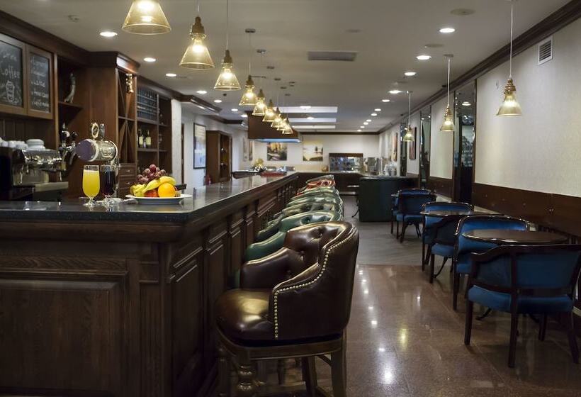 هتل Atyrau Dastan