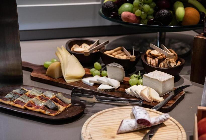 هتل Catalonia Square 4* Sup