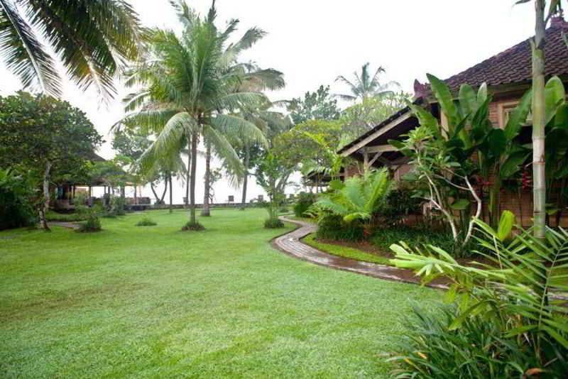 בית מלון כפרי D Tunjung Resort & Spa