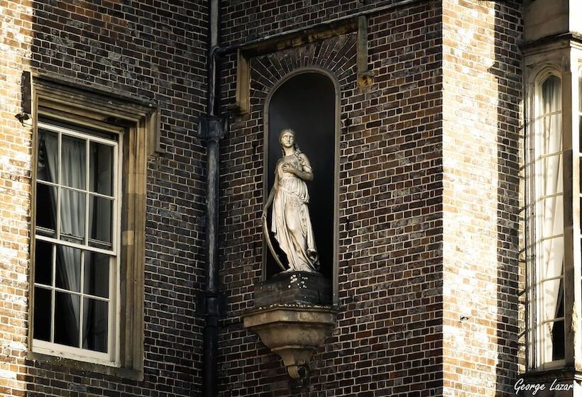 Отель Donnington Grove Country Club