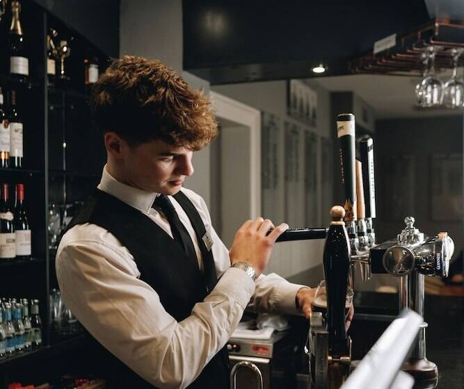 Отель Donnington Grove Country Club