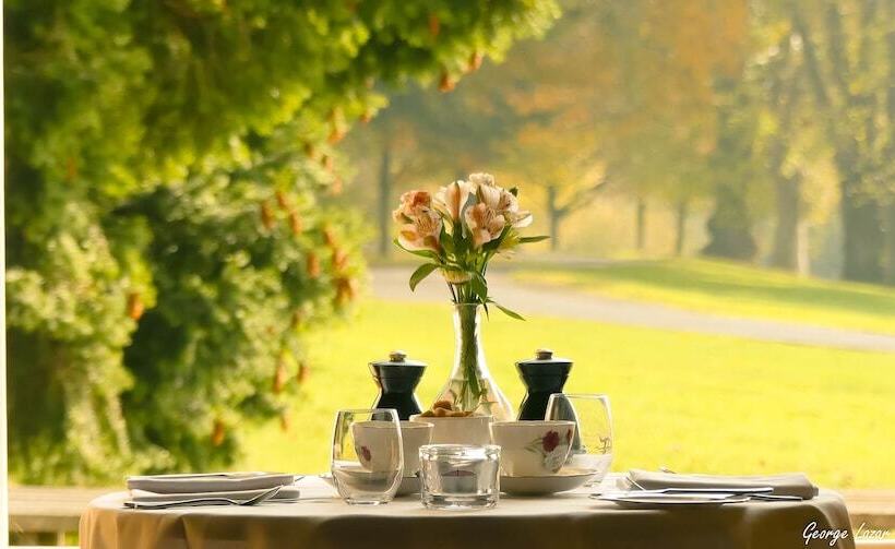 Отель Donnington Grove Country Club