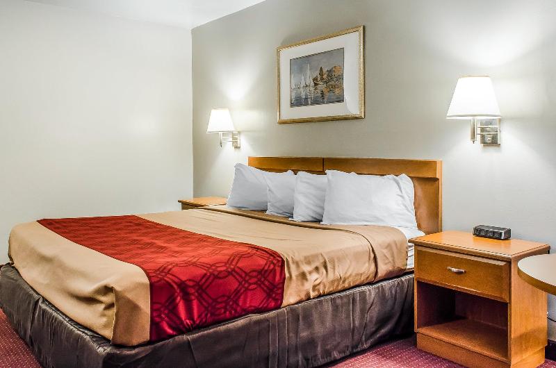 فندق Econo Lodge Northeast