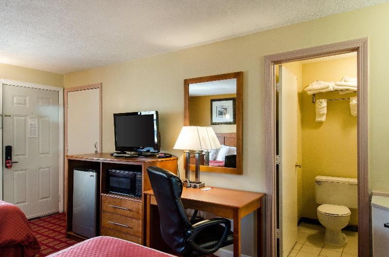 酒店 Econo Lodge By Choice Cape Cod