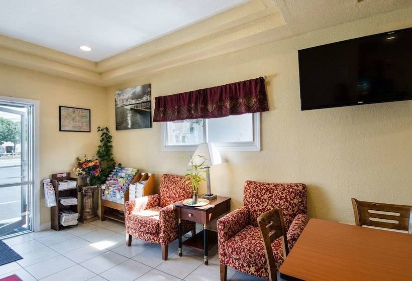 酒店 Econo Lodge By Choice Cape Cod