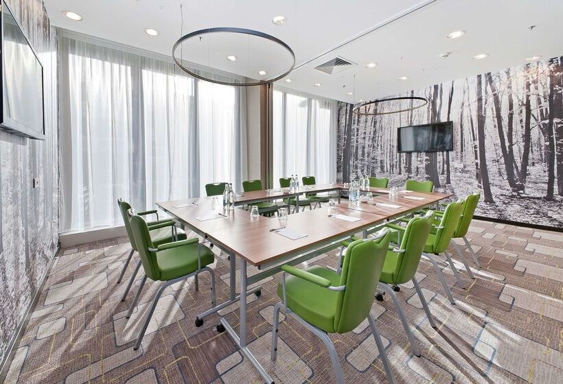 Отель Hampton By Hilton London Waterloo