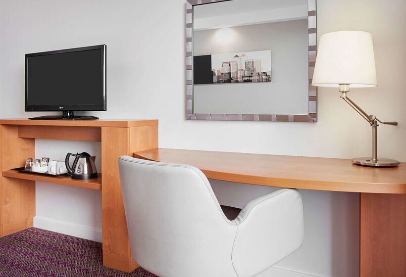 Отель Hampton By Hilton London Waterloo