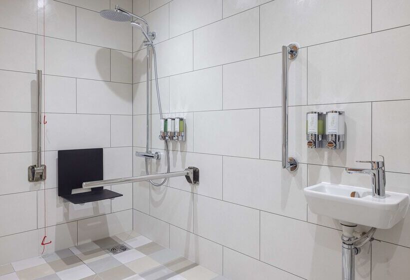 Отель Hampton By Hilton London Waterloo