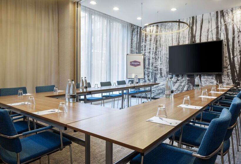 Отель Hampton By Hilton London Waterloo