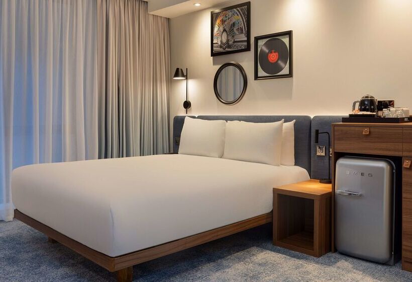 Отель Hampton By Hilton London Waterloo