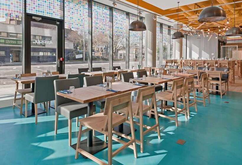 Отель Hampton By Hilton London Waterloo