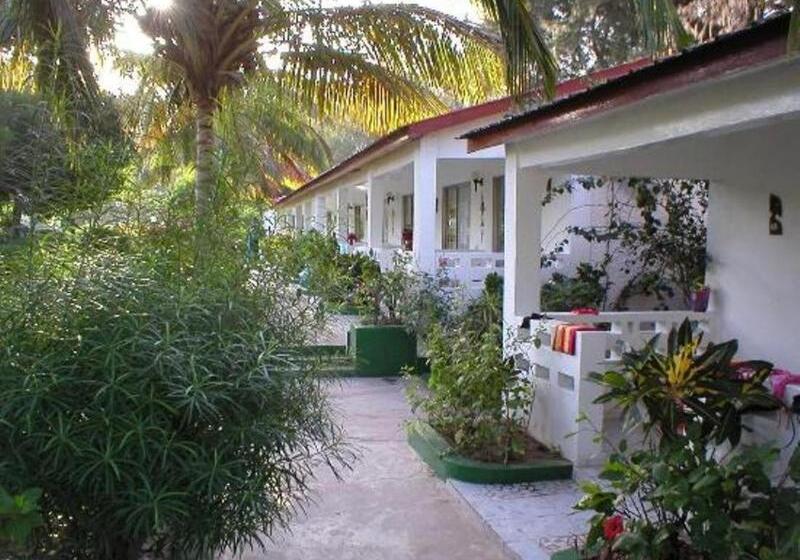 هتل Holiday Beach Club