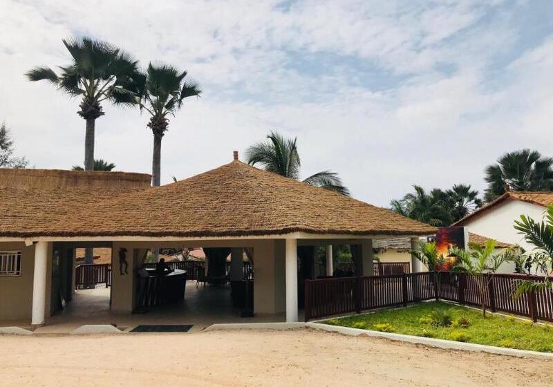 هتل Holiday Beach Club