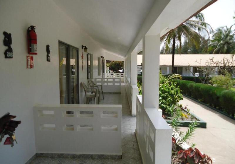 هتل Holiday Beach Club