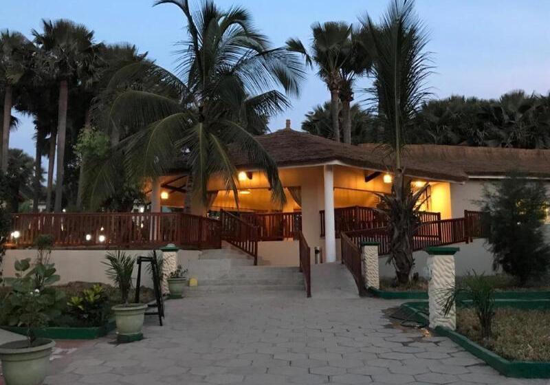 هتل Holiday Beach Club