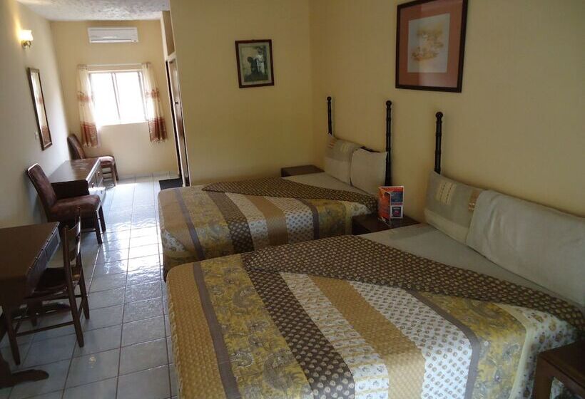 هتل Holiday Beach Club