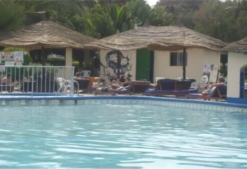 هتل Holiday Beach Club