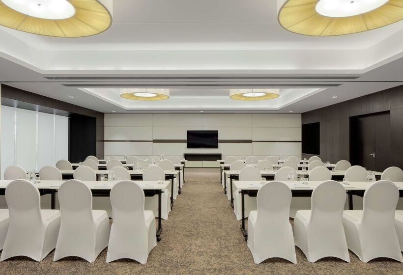 هتل Hyatt Place Dubai Al Rigga