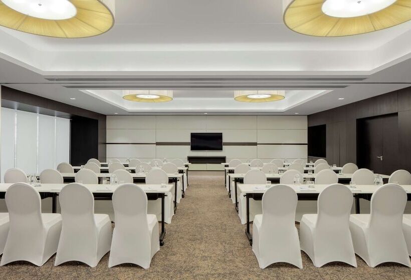 هتل Hyatt Place Dubai Al Rigga