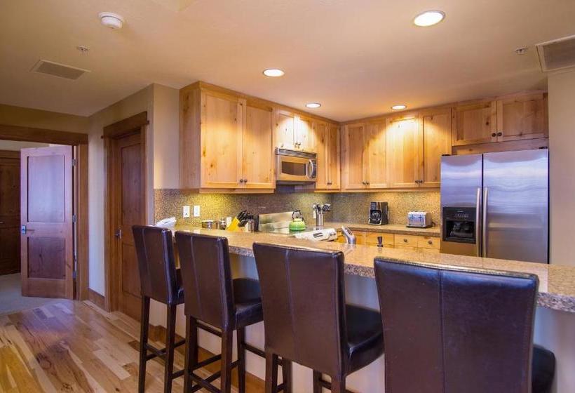 호텔 Iron Horse Lodge